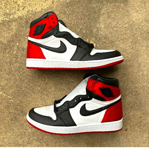 Jordan 1 Satin black toes - Picture 1 of 4